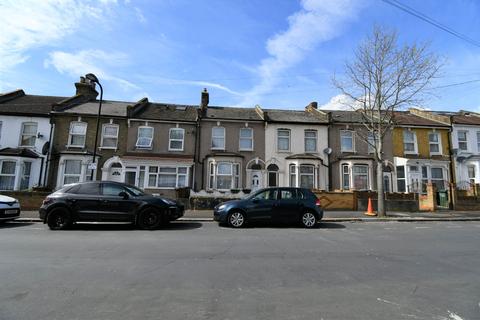 4 bedroom terraced house to rent - Westdown Road, London, Greater London, E15