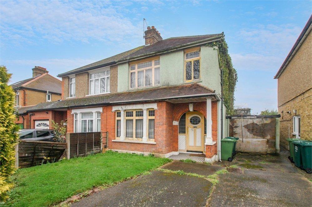 Penton Road, Staines, StainesuponThames, Surrey, TW18 2LB 3 bed semidetached house £450,000