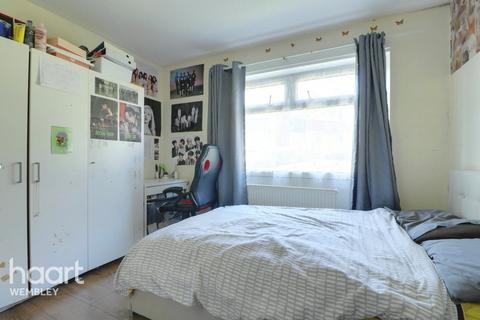 3 bedroom maisonette for sale - Buddings Circle, Wembley