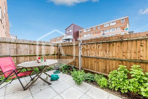 4 bedroom apartment to rent, Wager Street, Mile End Bow, London