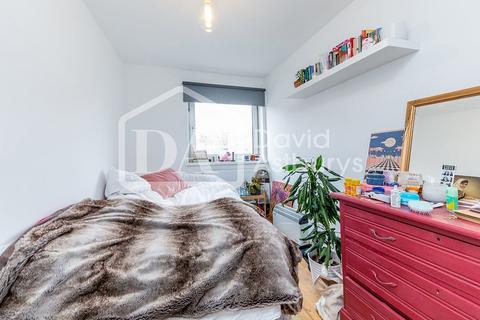 4 bedroom apartment to rent, Wager Street, Mile End Bow, London