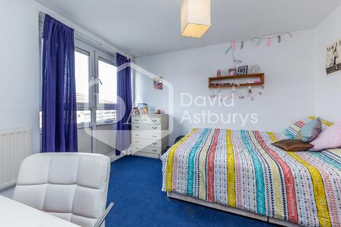 4 bedroom apartment to rent, Fairfoot Road, Mile End, London