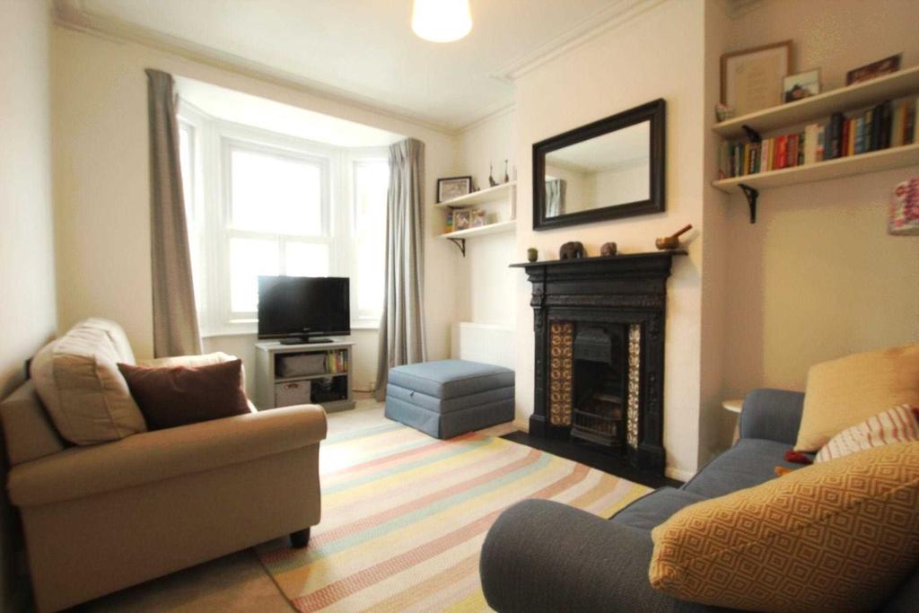 York Road, Reading 2 bed terraced house for sale £415,000