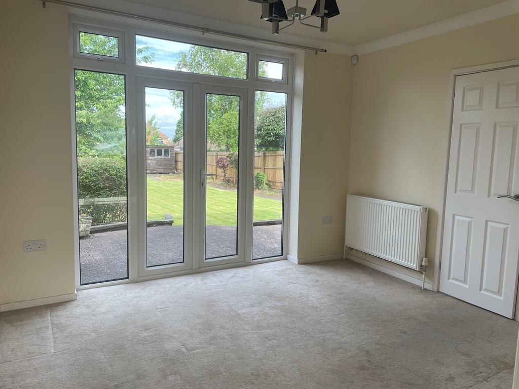 Carlton Drive, Wigston 3 bed detached house £1,100 pcm (£254 pw)