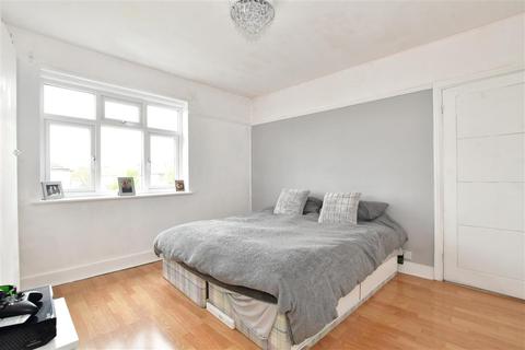52 Rainsford Way, Hornchurch, RM12 4BL