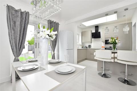 52 Rainsford Way, Hornchurch, RM12 4BL