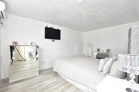 52 Rainsford Way, Hornchurch, RM12 4BL