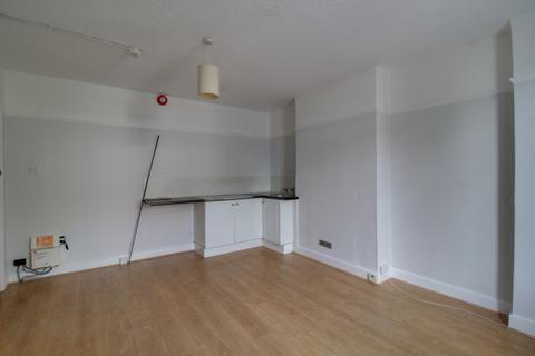 Studio to rent, Addiscombe Court Road, Croydon CR0