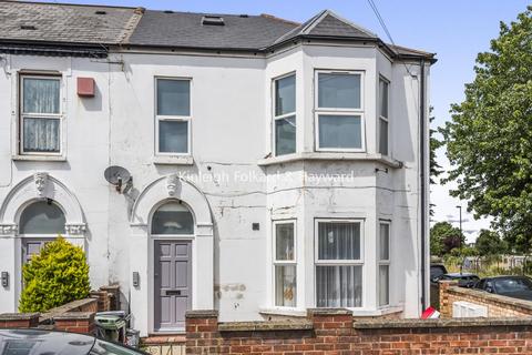 Flat 2, 40a Hazelbank Road, London, SE6 1TL