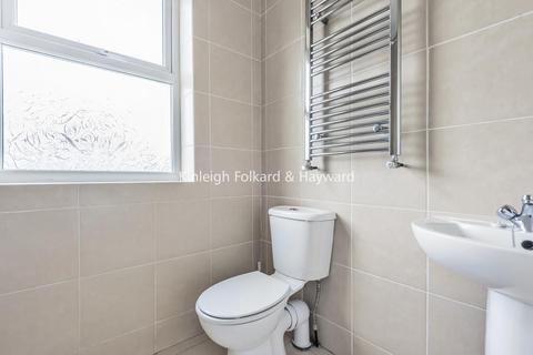 Flat 2, 40a Hazelbank Road, London, SE6 1TL