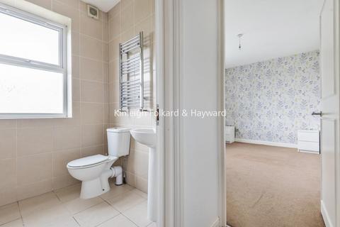 Flat 2, 40a Hazelbank Road, London, SE6 1TL