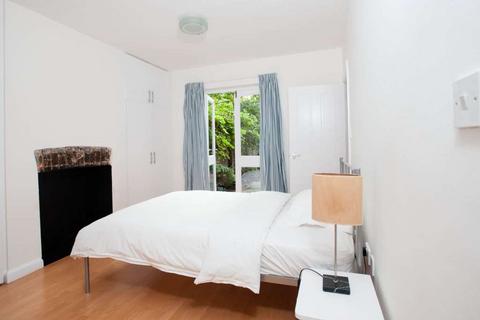 1 bedroom maisonette to rent, Kingston Road, Walton Manor