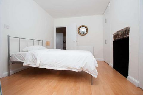 1 bedroom maisonette to rent, Kingston Road, Walton Manor