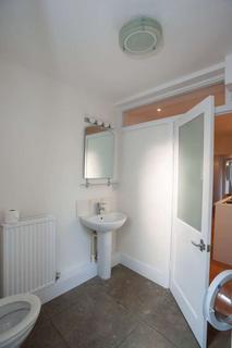 1 bedroom maisonette to rent, Kingston Road, Walton Manor