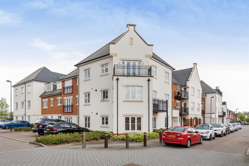 Highwood House, Longhurst Avenue, Horsham, RH12 2 bed flat for sale £