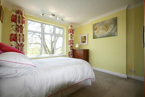 162 Aldborough Road South, Ilford, IG3 8HE