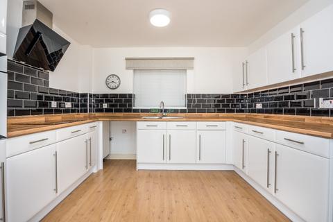 2 bedroom flat for sale - Heyeswood, Haydock, St Helens, WA11