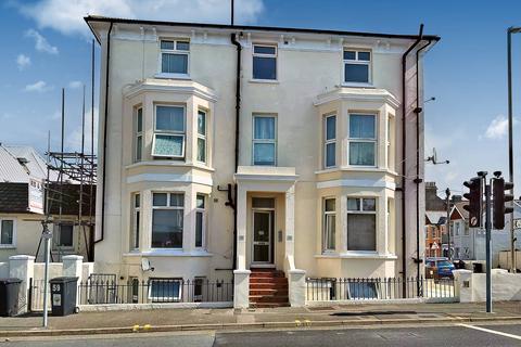 2 bedroom flat to rent, Cavendish Place, Eastbourne BN21