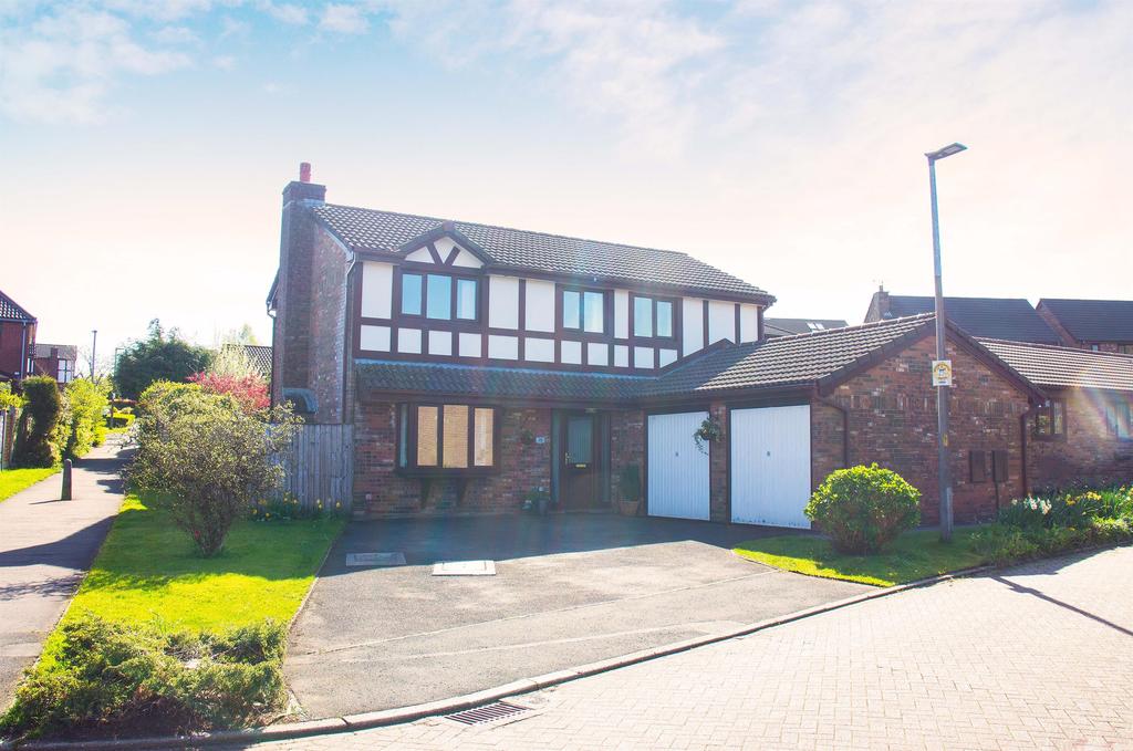 Key View, Darwen, BB3 2JG 4 bed detached house £315,000