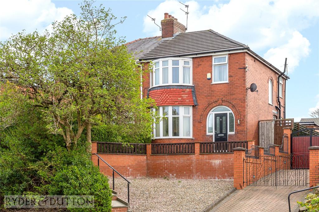 Broadway, Chadderton, Oldham, OL9 3 bed semidetached house £230,000