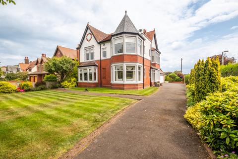 5 bedroom detached house for sale, St. Annes Road East, Lytham St. Annes, FY8