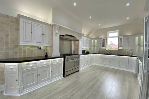 5 bedroom detached house for sale, St. Annes Road East, Lytham St. Annes, FY8