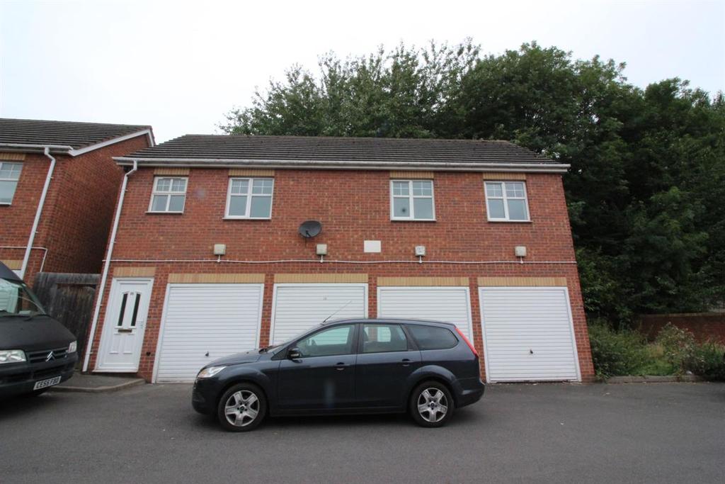 Grace Road, Tipton 2 bed flat £650 pcm (£150 pw)