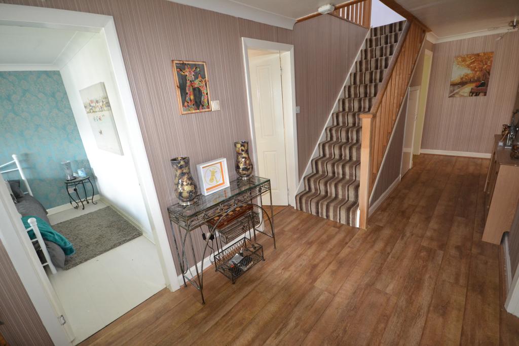 Scott Drive, Cumbernauld G67 5 bed detached house £275,000