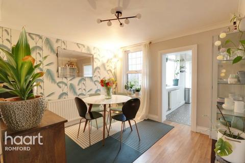 52 Albert Road, Romford, RM1 2PP