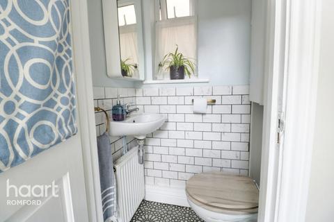 52 Albert Road, Romford, RM1 2PP