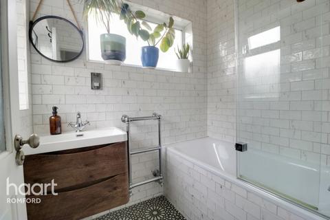 52 Albert Road, Romford, RM1 2PP