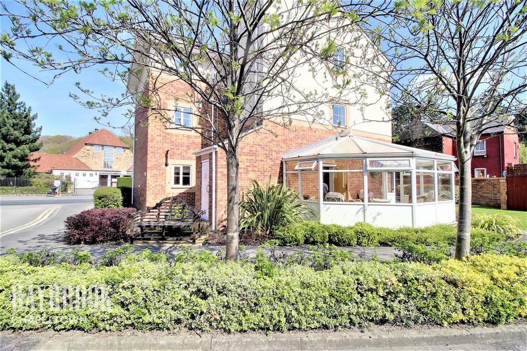 Cowley Lane, Chapeltown 2 bed flat £130,000