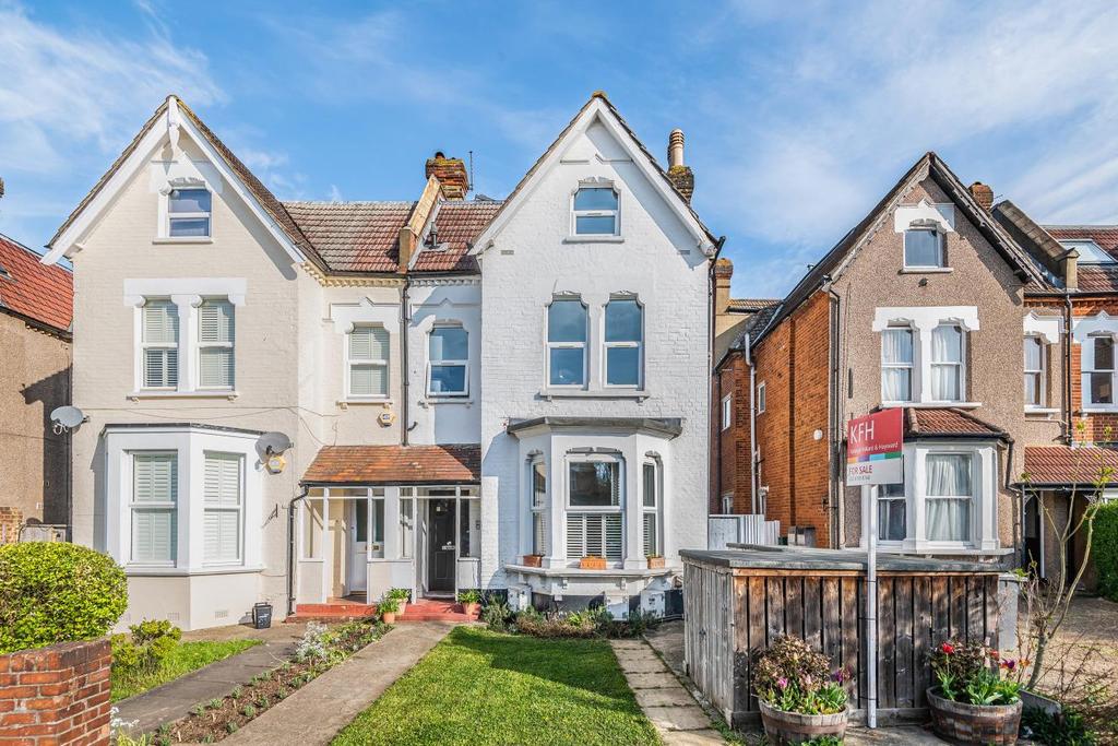 Baldry Gardens, Streatham 3 bed flat £725,000