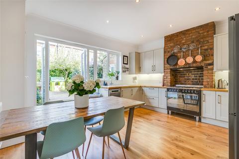 184 Eswyn Road, London, SW17 8TN