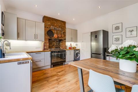 184 Eswyn Road, London, SW17 8TN