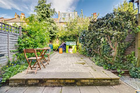 184 Eswyn Road, London, SW17 8TN