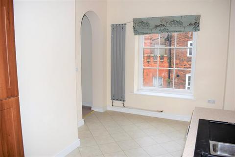 2 bedroom flat to rent - Market Place, Caistor, LN7