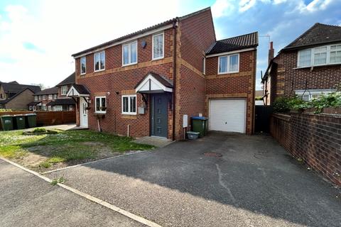 3 bedroom semi-detached house for sale - Middle Road, Southampton, SO19
