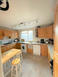3 bedroom flat for sale, Fairfoot Road, London