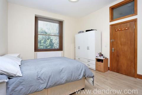 3 bedroom flat for sale, Gordon Road