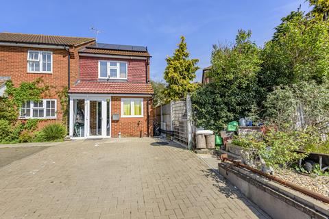 14 Dorton Way, Ripley, Woking, GU23 6BT