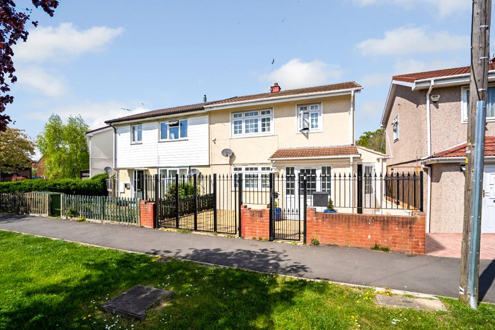 Carmelite Way, Harrow, HA3 3 bed semidetached house £2,200 pcm (£508 pw)
