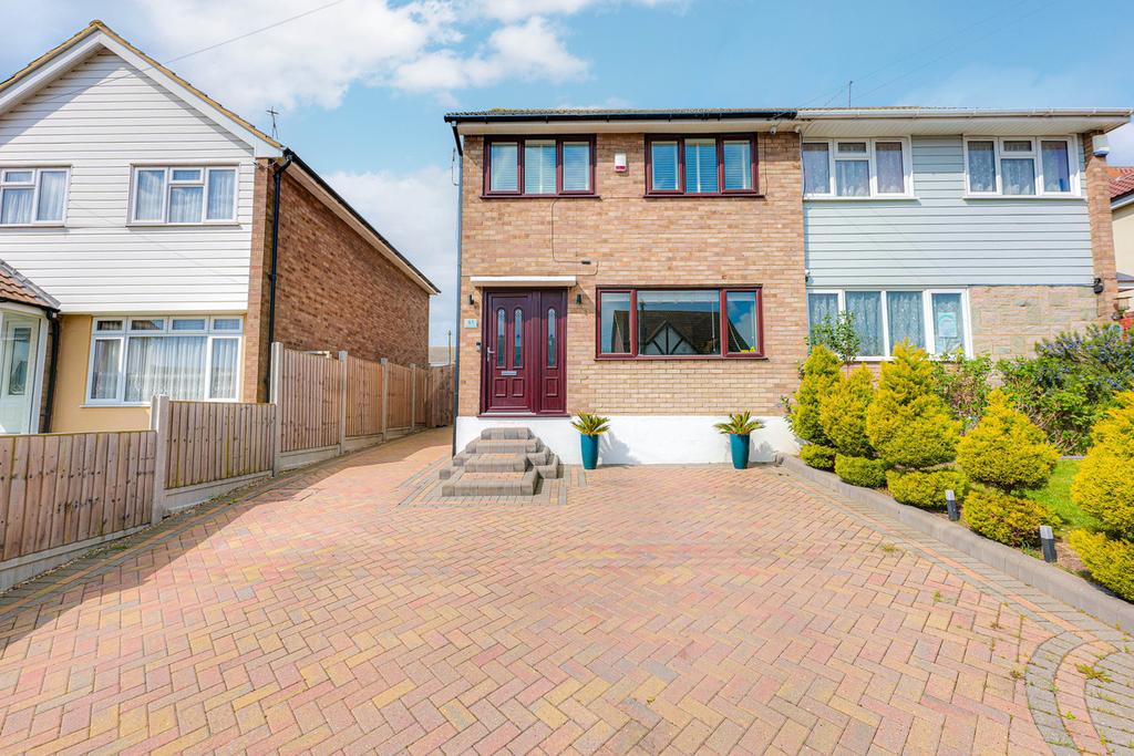 Uplands Road, Benfleet, SS7 3 bed semidetached house £425,000