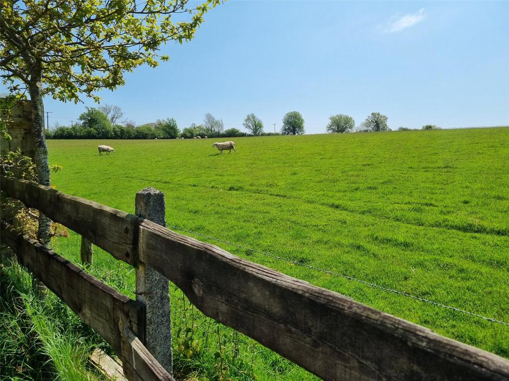 Nr Buckland Monachorum, Yelverton 2 bed terraced house for sale £235,000