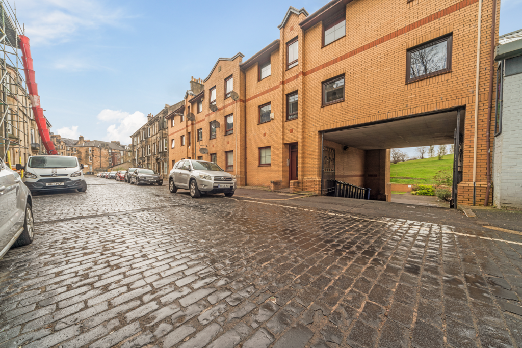 Flat 0/2, 9 Espedair Street, Paisley 2 bed apartment £109,000