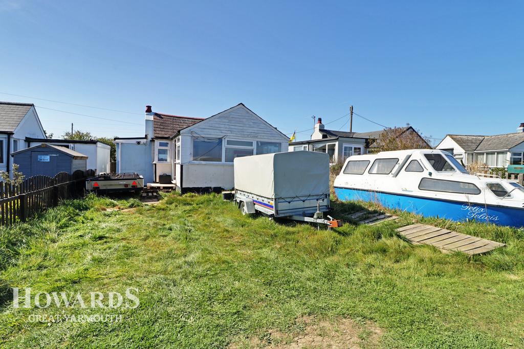 Little Scratby Crescent, Scratby 2 bed detached bungalow for sale £