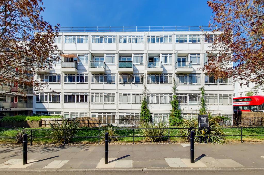 Lowther House, Churchill Gardens, London, SW1V Studio for sale £350,000