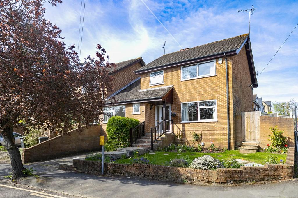 Roebuck Lane, Buckhurst Hill, IG9 4 bed semidetached house £845,000