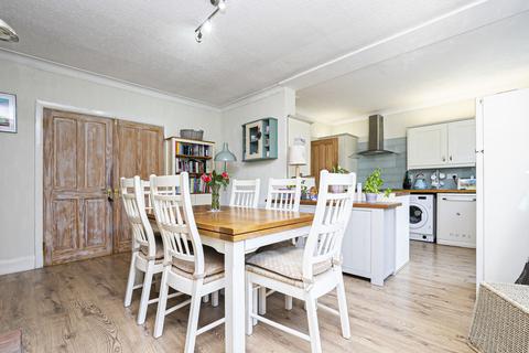 1 Devon Close, Buckhurst Hill, IG9 5LF