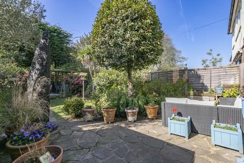 1 Devon Close, Buckhurst Hill, IG9 5LF